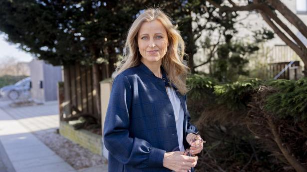 De lave priser får andelsboliger til at fremstå som en oplagt indgang til boligmarkedet. Men den oplevede genvej er i praksis svær at betræde. For andelsboliger er ikke kun reguleret på pris – men også på adgang, skriver Lise Nytoft Bergmann.