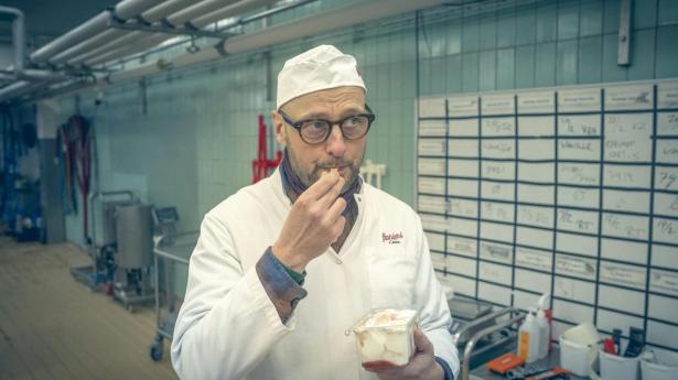 Anders Eibye Hansen bliver i sin nuværende rolle som kommunikationsdirektør for Hansens Is, mens broren Rasmus Eibye skifter rollen som adm. direktør ud med titlen som udviklingsdirektør.