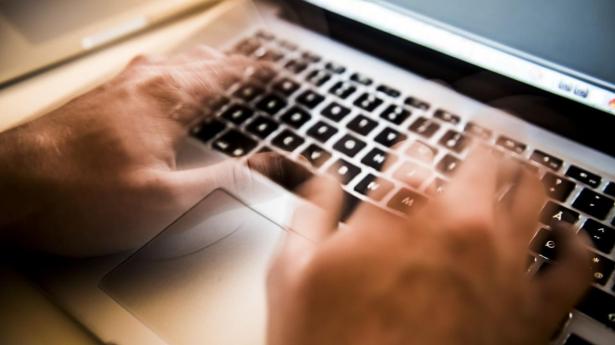 Forsikringsselskaber oplever stigning i sager om digital svindel