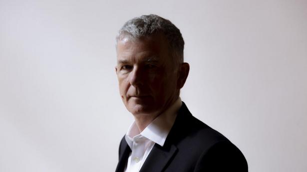 Richard Moore stod indtil september i spidsen for den legendariske spiontjeneste MI6. Nu deler han sin analyse af verden, Vladimir Putin og Iran-krigen. 