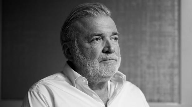 Vi står foran en gigantisk forandring af vores økonomi og samfund, som vil føre til massearbejdsløshed, spår milliardæren Lars Seier Christensen.