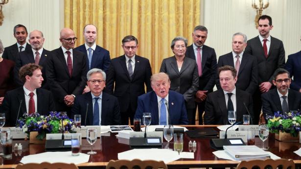 Trump vil lade AI-branchen styre sig selv i stedet for at indføre regler