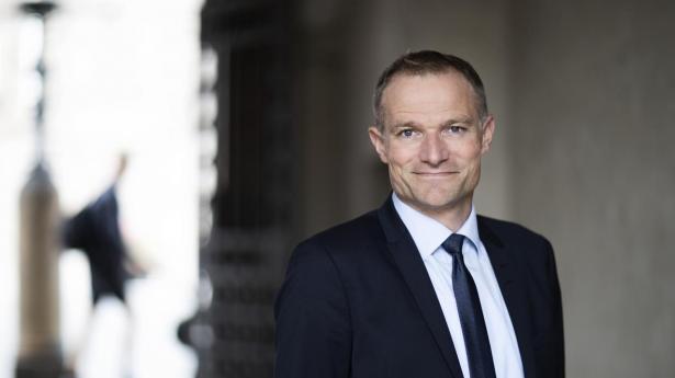 Danmark mangler kapacitet, og vi skal udbygge nettet. Men fokus på mere kobber og flere elmaster må ikke skygge for, at vi skal blive langt bedre til at udnytte den netkapacitet, vi allerede har, skriver Ulrich Bang.