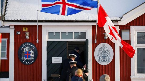 Canadas konsulat i Nuuk har fredag aften dansk tid officielt åbnet dørene op. 