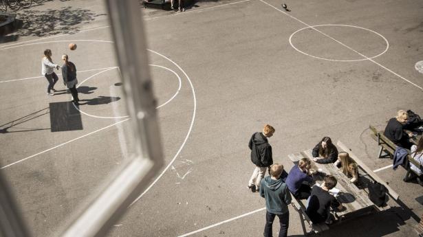 Flere elever har langvarigt skolefravær: Se, hvem det rammer