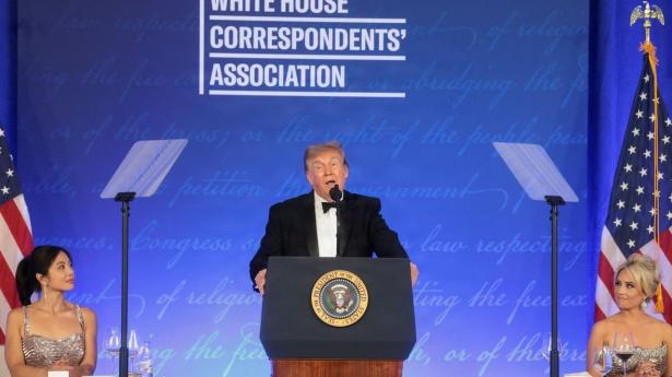 Trump joker med attentatforsøg ved udsat korrespondentmiddag