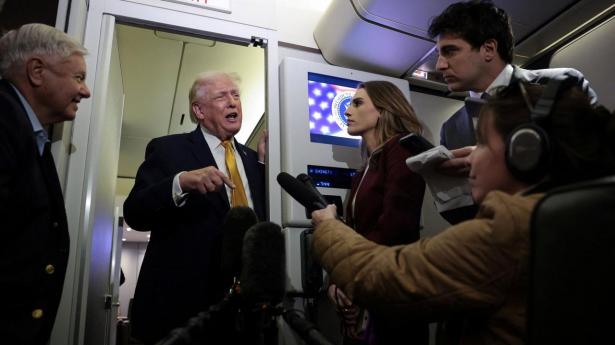 Præsident Trump har igen, igen udtalt sig om sit ønske om overtage Grønland. USA’s nye sikkerhedsstrategi udspiller sig for åbent tæppe.