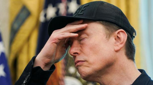Verdens rigeste Elon Musk er topchef i Tesla, der torsdag har indkasseret et massivt værditab.