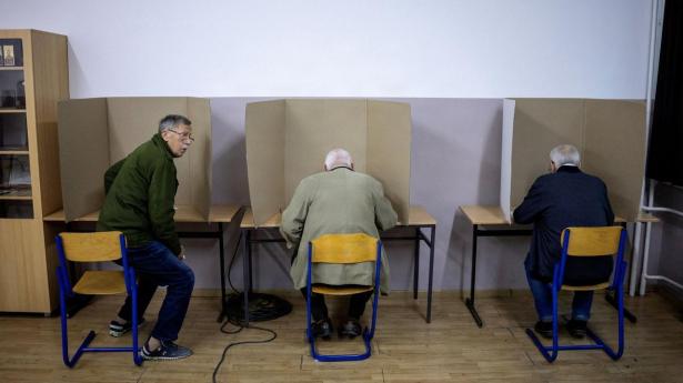 Venstreorienteret og to nationalister fører valg i Bosnien-Hercegovina
