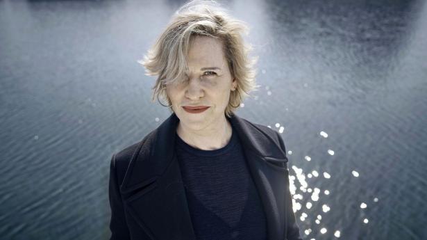 Nye hierarkier opstår på arbejdspladsen, og lederen skal finde sin position og lære at navigere mellem de forskellige arbejdsformer, skriver Emilia Van Hauen.