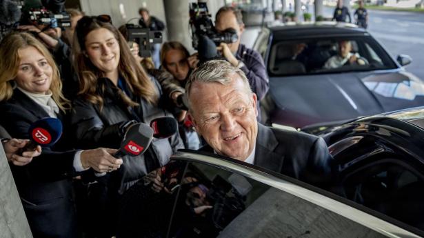 Lars Løkke Rasmussen afviste allerede tirsdag, at en VLAK-regering var politisk flyvedygtig, men han tøvede alligevel med at vælte projektet.