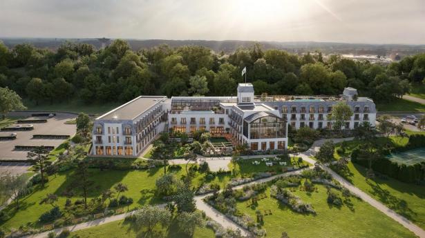 Femstjernet luksus med håndpillede rejer, havudsigt og høj house