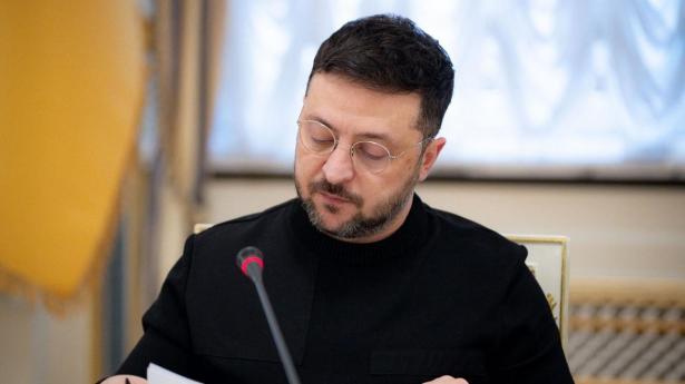 Ukraines præsident, Volodymyr Zelenskyj, holder søndag aften dansk tid møde med USA's præsident, Donald Trump, i Florida. Ifølge Zelenskyj har der ikke før i år været så meget diplomatisk aktivitet omkring Ukraine-krigen som nu.