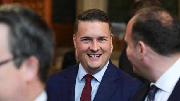 Storbritanniens sundhedsminister trækker sig