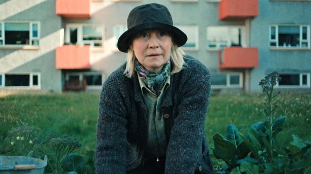 Trine Dyrholm er Rambo og Pippi i kugleskør DR-komedie fra Island