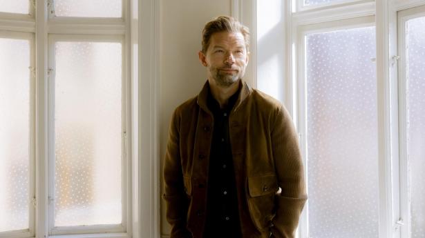 Casper Kirketerp-Møller var med til at stifte ladeoperatøren i 2009. I sin tid i spidsen for selskabet har han bl.a. gjort sig bemærket ved at droppe de traditionelle jobtitler og dele sine ledelsesfilosofier.