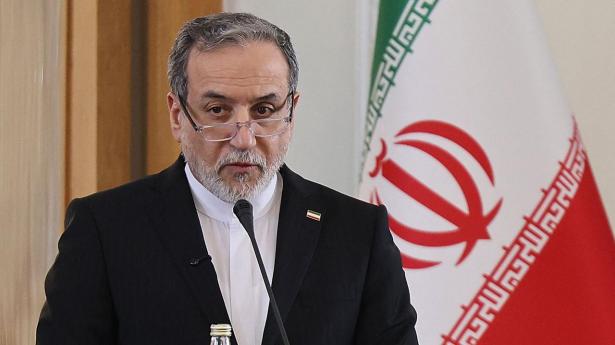 Irans udenrigsminister, Abbas Araghchi, siger søndag, at Iran har grund til at tvivle på USA's seriøsitet, når det kommer til at løse den nuværende krise mellem de to lande.