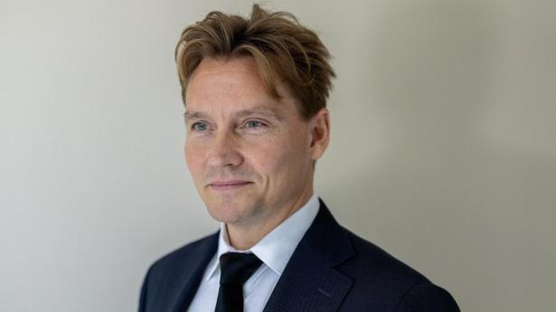 Kompasbank halverer underskuddet