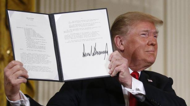 Aldrig sket før: Trumps underskrift skal på dollarsedlen