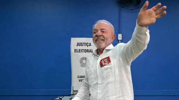 Lula og Bolsonaro har stemt ved tæt brasiliansk valg