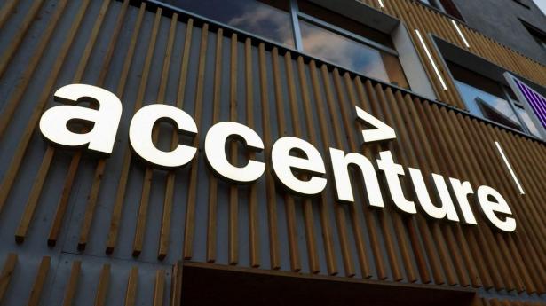 Accenture investerer for tiden i stribevis af AI-selskaber. Seneste skud på stammen er amerikanske Replit.