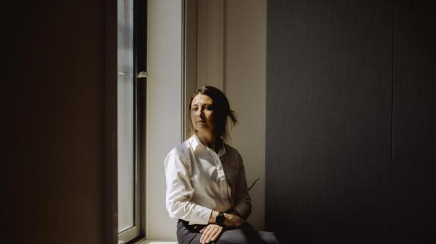 Malike Dasdemir skiller sig i den grad ud i revisions- og konsulentbranchen. Hun er it-chef hos KPMG og lægger ikke skjul på den bumpede vej til toppen: "Oftest er jeg den eneste kvinde i rummet, og endnu oftere den eneste kvinde med anden etnisk baggrund end dansk."