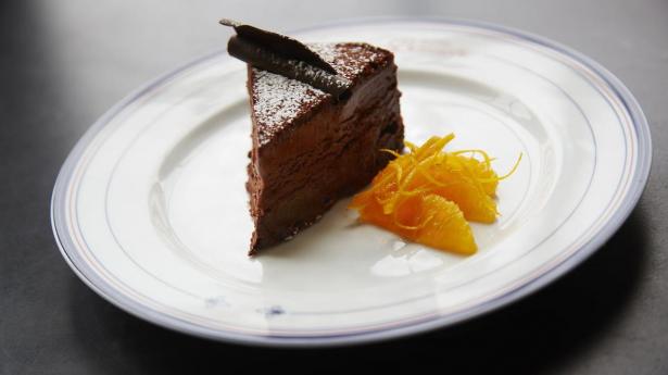 Michel Michauds Gâteau Marcel udføres til punkt og prikke, men der blæser nye velgørende vinde i brasseriets køkken, som er på toppen.