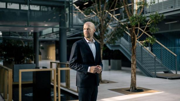 Rasmus Errboe er adm. direktør for havvindkæmpen Ørsted, der sidste år måtte bede sine aktionærer om 60 mia. kr. efter en alvorlig krise i USA.