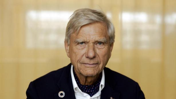 Tech-pioneren Hermann Hauser, der støbte fundamentet til chipvirksomheden ARM, frygter, at Europa sakker så langt bagud i AI-kapløbet, at USA og Kina fremover kan bruge teknologien som et våben.