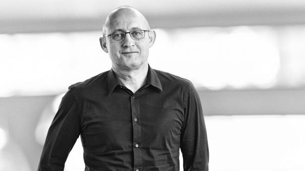 Ole Koch Hansen, direktør og ejer af PWT Group, der omfatter Danmarks største herretøjsbutikskæde, mærker ikke noget til lav forbrugertillid og forsigtige forbrugere, fortæller han.