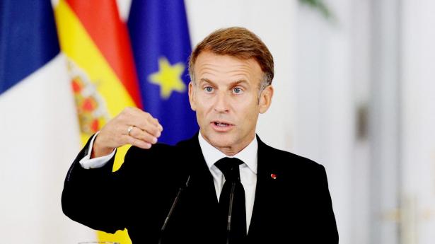 Lav vækst, store budgetunderskud og manglende politisk vilje til ansvarlighed har sendt de franske renter i vejret. Vi står dog ikke over for en statsgældskrise a la Grækenland, men mindre kan også gøre det.