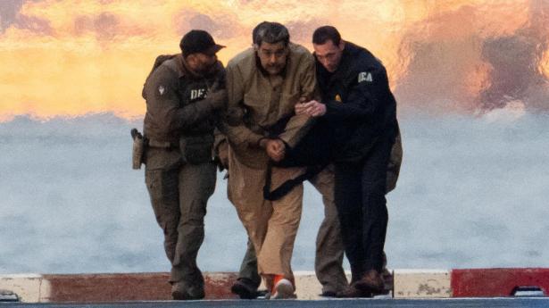 Nicolás Maduro eskorteres til retsmøde i New York City. Retsmødet finder sted i Daniel Patrick Manhattan United States Courthouse.