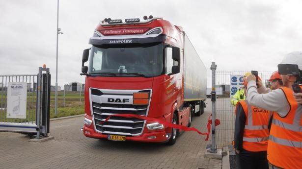 Den første lastbil med certificeret grøn brint satte den forgangne uge kursen fra Fredericia mod tyske brint-tankstationer. Produktionen var ellers tiltænkt det danske marked.