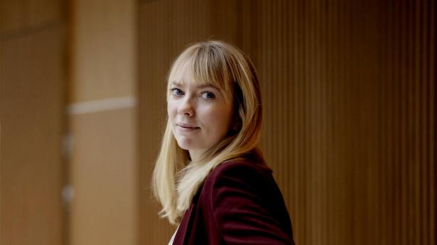 Ida Marie Moesby, forbrugerøkonom i Nordea, fortæller, at det kan være fristende at bruge pengene fra overskydende skat på impulskøb, men det kan være smart at planlægge, hvad du gør med pengene.