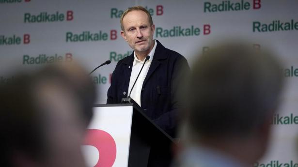 Martin Lidegaard overtog posten som politisk leder for Radikale Venstre, efter at Sofie Carsten Nielsen trak sig som følge af valgnederlaget i 2022. Kort efter trak han partiet ud af regeringsforhandlingerne, der endt med SVM-regeringen,  i 11. time.