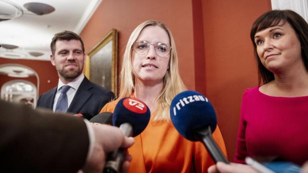 Morten Dahlin (V), Stephanie Lose (V) og Sophie Løhde (V) har mandag været til regeringsforhandlinger med den kongelige undersøger, Mette Frederiksen (S), i Statsministeriet. - Foto: Sebastian Elias Uth/Ritzau Scanpix