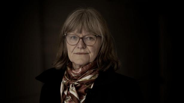 Nina Smith, der er økonomiprofessor ved Aarhus Universitet, har sammen med den italienske forsker Maddalena Ronchi publiceret et nyt studie, der viser, at det får betydning for kvindelige ansatte, når en mandlig leder får en datter.