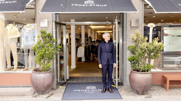 Troelstrup har siden 2008 været ejet af Claus Frederiksen, der har arbejdet for, at butikken er for alle mænd med et arbejde – også de unge