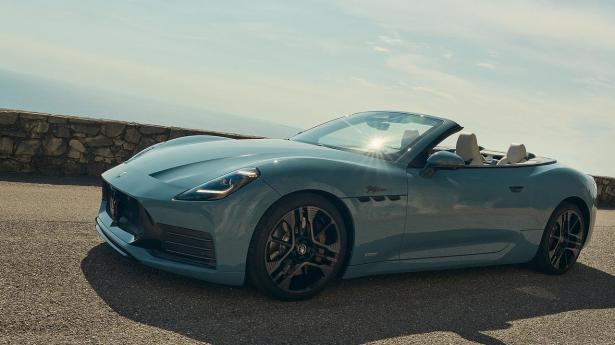 Elektrisk Maserati med monogram på kalechen