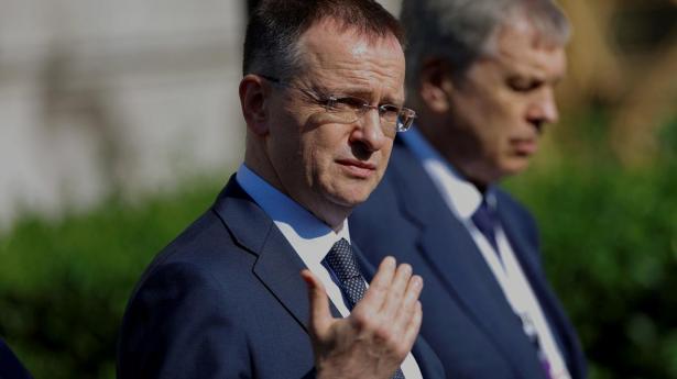 Lederen af den russiske delegation, Vladimir Medinskij, mener, at der skal være få dages pause i kampene i Ukraine.