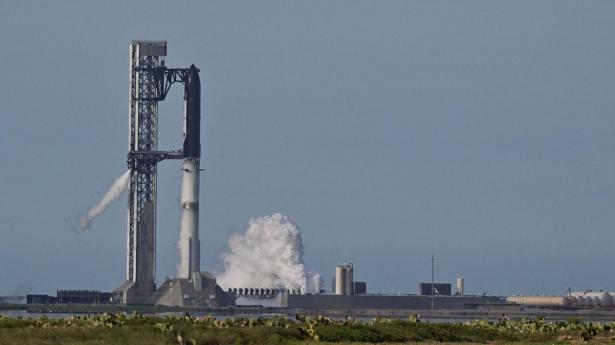SpaceX udskyder opsendelse af megaraket få sekunder før afgang