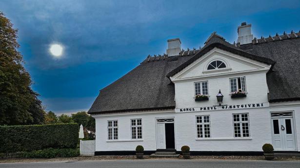 Selvom Falsled Kro ligner sig selv, er der gennemført en række forbedringer i de seneste år.