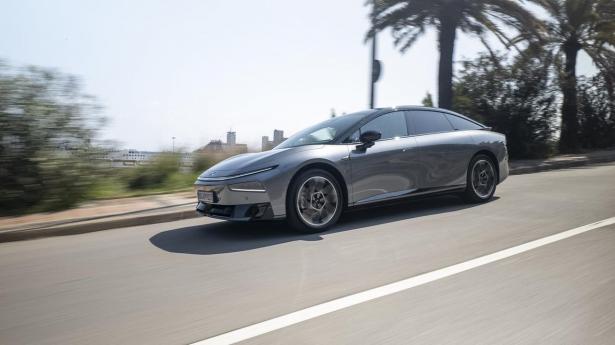 Seriøs kinesisk kombattant i firmabilklassen