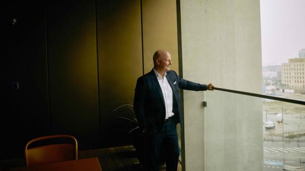 Koncerndirektør Tonny Thierry Andersen fra Nykredit fortæller, at Nykredit sænker, hvor store bankbaserede prioritetslån man i fremtiden vil give til danske boligejere.