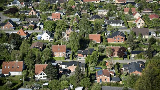 Antallet af almindelige boliger på tvangsauktion er på det laveste niveau siden antallet toppede i 1990.