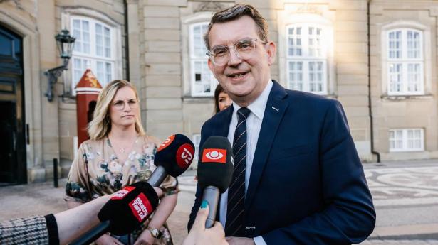 Venstres formand Troels Lund Poulsen blev fredag udpeget som ny kongelig undersøger. Han skal nu finde en vej i de fastlåste positioner, der blokerer dannelsen af en ny regering. 