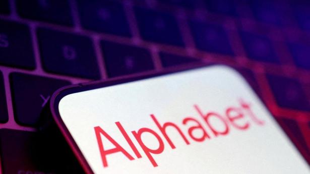 FILE PHOTO: FILE PHOTO: Alphabet logo is seen in this illustration taken September 18, 2025. REUTERS/Dado Ruvic/Illustration/File Photo/File Photo