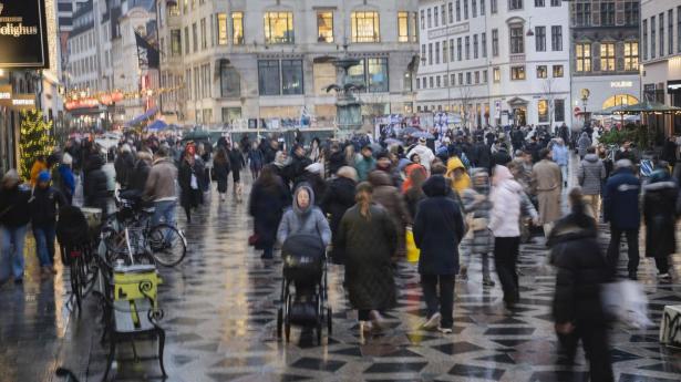 Det svenske forsikringsselskab Euro Accident har opsagt alle kunder i Danmark, der til nytår kan stå uden kritisk forsikringsdækning. Det er en hidtil uset situation i den danske forsikrings- og pensionsbranche.
