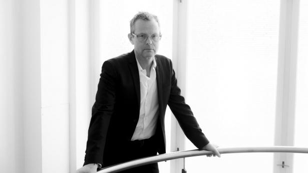 Kravene til toplederes kommunikationskapacitet er vokset eksplosivt – og alligevel taler vi forbavsende lidt om det som et strukturelt ledelsesproblem, skriver Kresten Schultz Jørgensen.