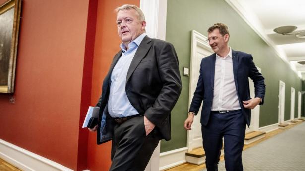 Lars Løkke og Troels Lund var torsdag til et mystisk møde hos K-formand Mona Juul, og de så meget glade ud, da de gik derfra uden nævneværdige kommentarer